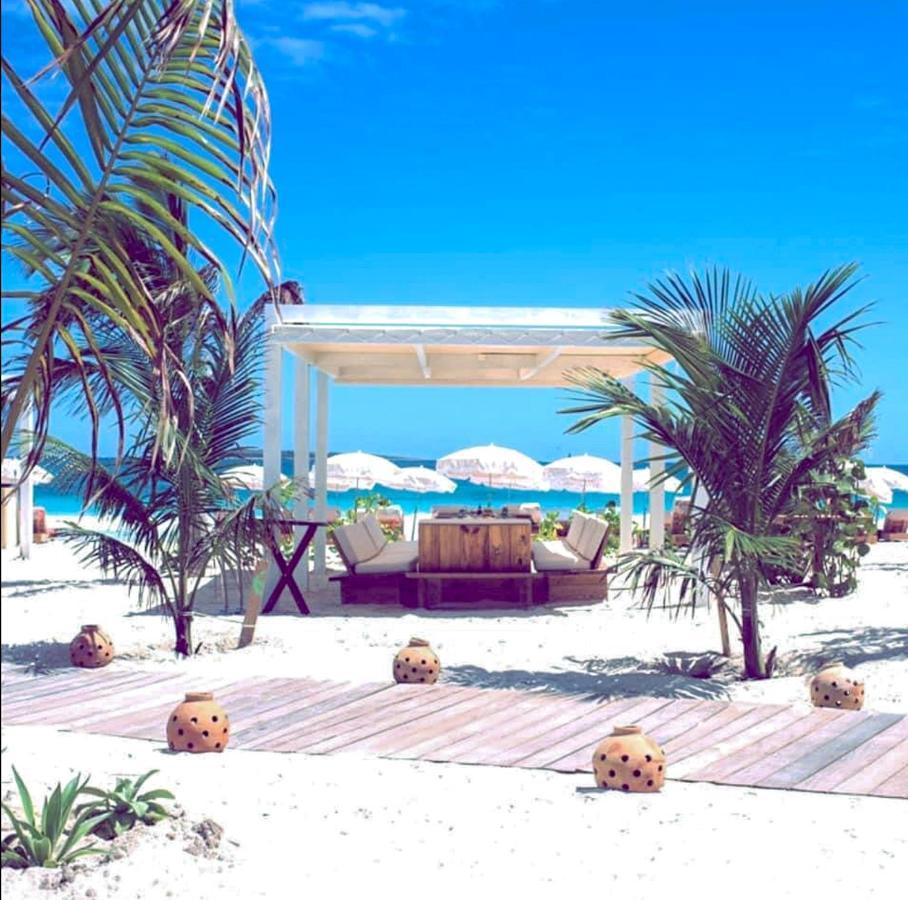 Апартаменты Front Line Unit 520 Ft2 - 48 M2, On Second Floor, Stunning Ocean View Куль-де-Сак Экстерьер фото